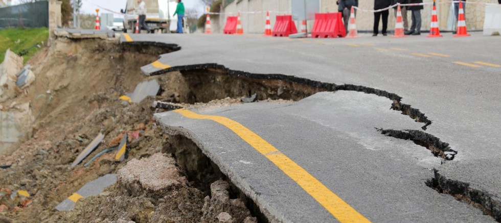 BAĞLICA MAHALLESİ’NDE MEYDANA GELEN YOL ÇÖKMESİNE İLİŞKİN İNCELEME GERÇEKLEŞTİRİLDİ