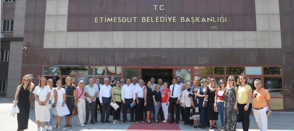 BELEDİYE BAŞKAN YARDIMCISI EBRU KEYVAN, ETİMESGUTLU MUHTARLARLA TOPLANTI GERÇEKLEŞTİRDİ!