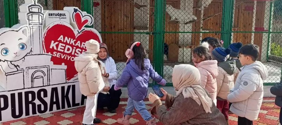 Pursaklar’da Minik Öğrencilerden Kedi Evine Sevgi Dolu Ziyaret