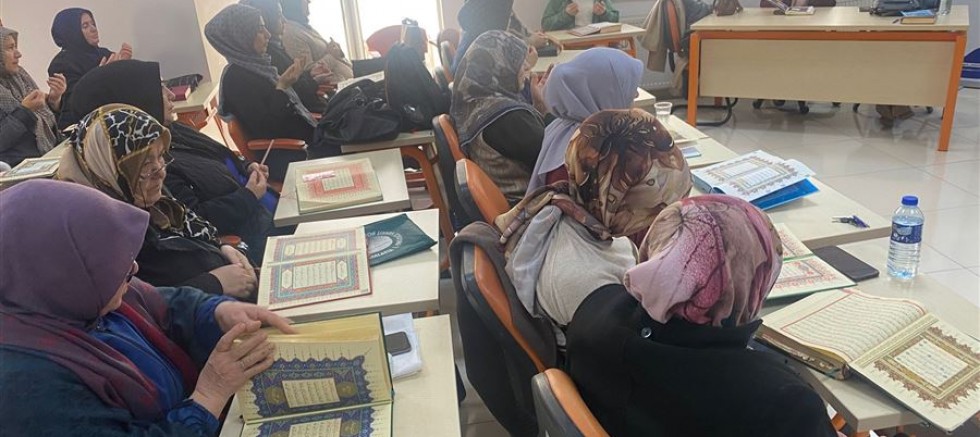 Pursaklar’ın Hanım Evlerinde Mukabele Bereketi