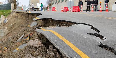 BAĞLICA MAHALLESİ’NDE MEYDANA GELEN YOL ÇÖKMESİNE İLİŞKİN İNCELEME GERÇEKLEŞTİRİLDİ