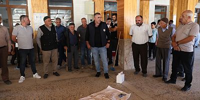 ETİMESGUT BELEDİYESİ TARAFINDAN ÇİFTÇİ VE HAYVANCILIKLA UĞRAŞAN VATANDAŞLARA YÖNELİK ENTEGRE ZARARLI YÖNETİMİ BİLGİLENDİRMESİ DÜZENLENDİ!