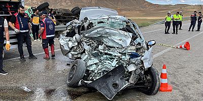 Otomobil ile kamyon çarpıştı: 3 ölü, 2 yaralı