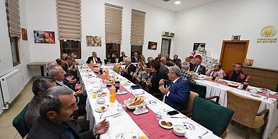 Pursaklar’da Muhtarlar Onuruna Yemek
