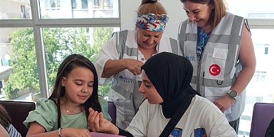 YARATICILIĞIN VE PAYLAŞMANIN GÜNÜ: ETİMGEM’DE ÇOCUKLARA TAKI ATOLYESİ GERÇEKLEŞTİRİLDİ!